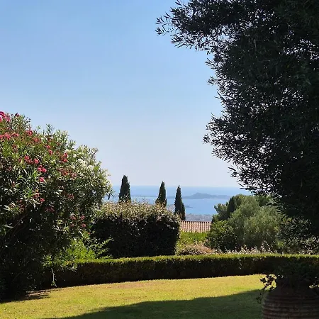 Maison Avec Vue , Piscine Et Jardin Сasa de vacaciones Ollioules